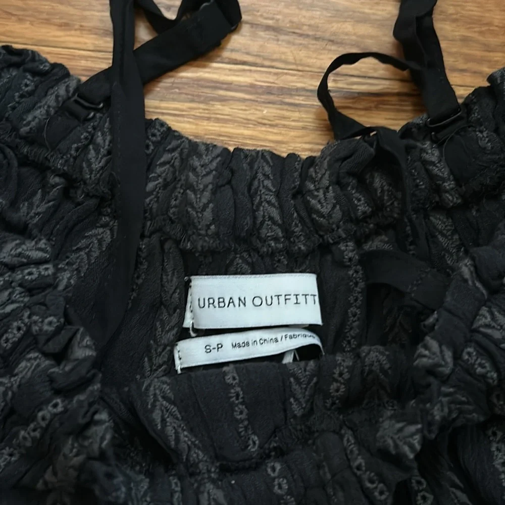 Urban Outfitters Floral Eyelet Cold Shoulder Crop Embroidered Top - Picture 3 of 11